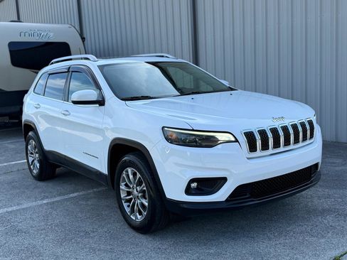 Used 2019 Jeep Cherokee Latitude Plus w/ Comfort/Convenience Group AWD/4WD image 3