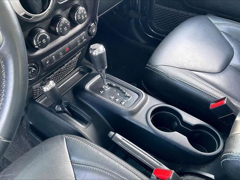 Used 2016 Jeep Wrangler Unlimited Rubicon image 13