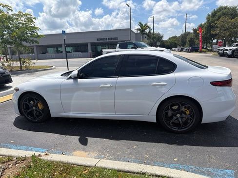 Used 2017 Alfa Romeo Giulia Ti w/ TI 19" Sport Package AWD/4WD image 3