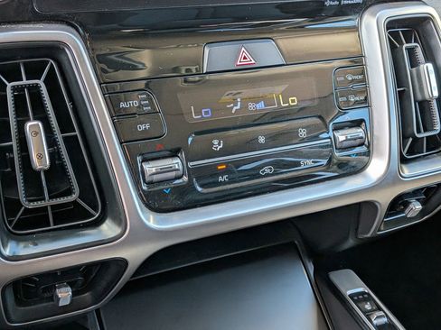 Used 2023 Kia Sorento S image 22