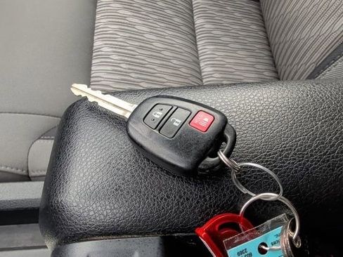 Used 2019 Toyota Tundra SR5 w/ TRD Off Road Package image 37