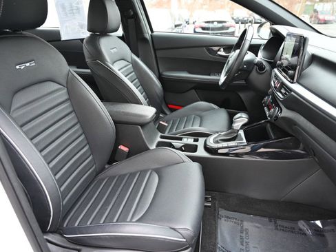 Used 2023 Kia Forte GT-Line w/ GT-Line Premium Package image 2