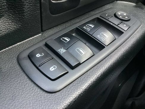 Used 2018 RAM 1500 Express AWD/4WD image 19