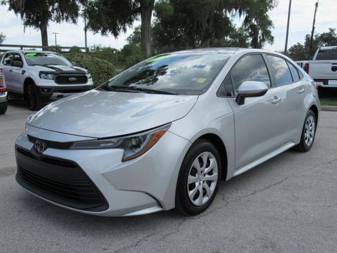 Used 2025 Toyota Corolla LE FWD image 3