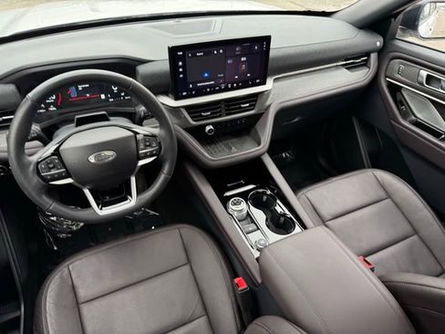Certified 2025 Ford Explorer Platinum w/ Ultimate Package image 6