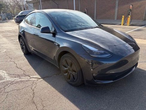 Used 2024 Tesla Model Y Long Range image 7