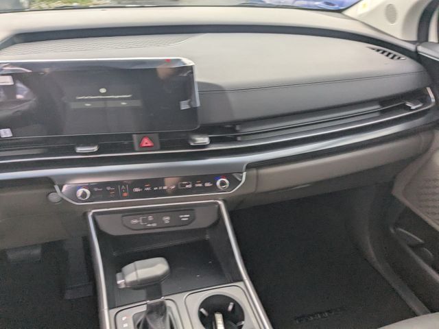 New 2027 Kia Carnival FWD image 17