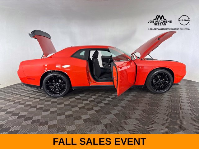 Used 2016 Dodge Challenger SXT w/ Blacktop Package RWD image 27