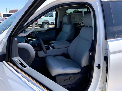 New 2026 Ford Expedition Active RWD image 9
