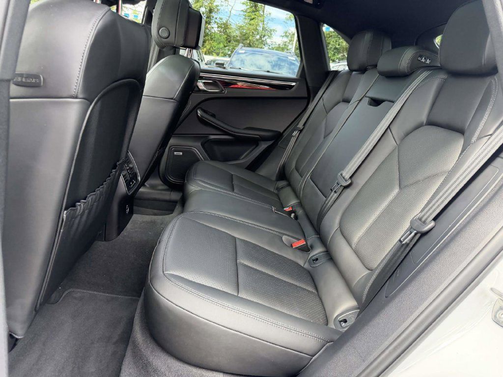 Used 2022 Porsche Macan AWD/4WD image 21