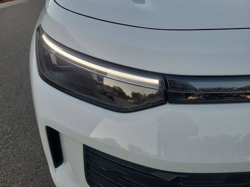 New 2026 Volkswagen Tiguan SE image 24