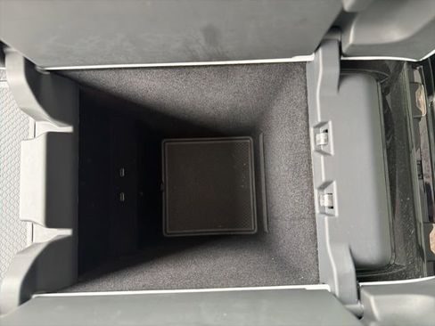 Used 2024 Rivian R1S Adventure image 60