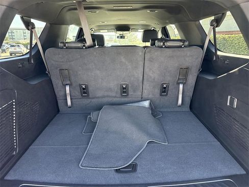 Used 2024 Chevrolet Suburban LT image 24