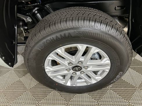 Used 2026 Toyota Tundra SR5 AWD/4WD image 11