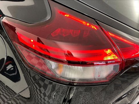 Used 2022 Nissan Kicks S image 27