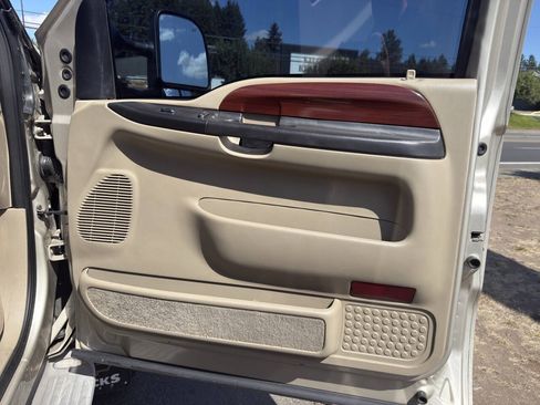 Used 2005 Ford Excursion Limited AWD/4WD image 9