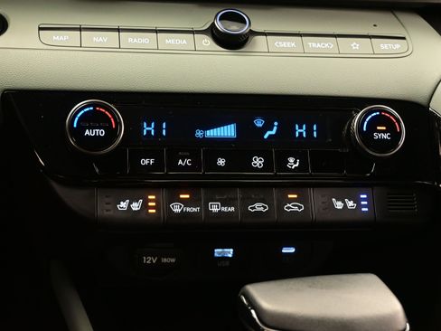 Certified 2025 Hyundai Elantra Limited image 21