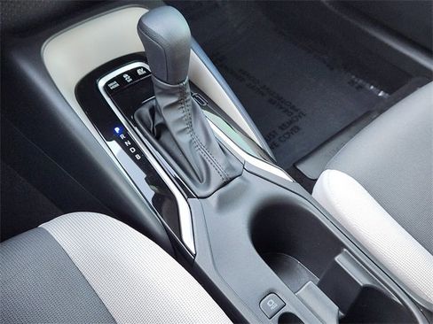 Used 2025 Toyota Corolla LE image 16