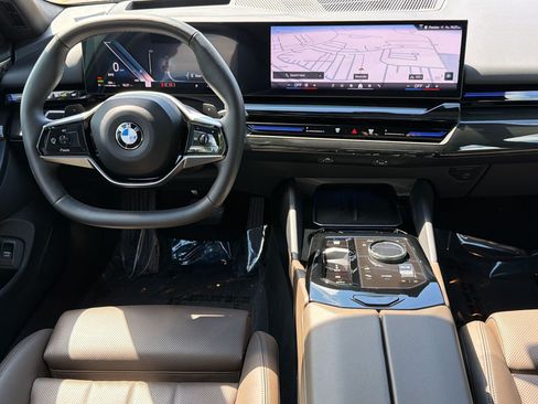 Used 2024 BMW 530i w/ Premium Package RWD image 25