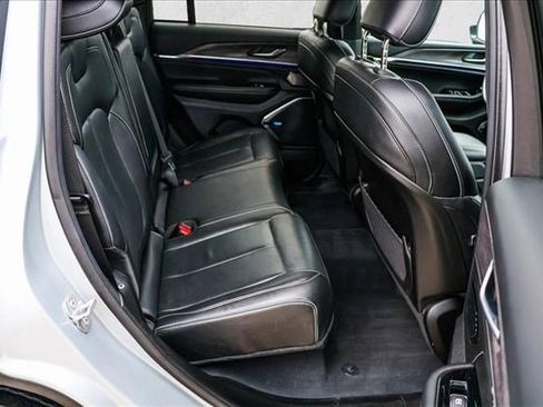 Used 2022 Jeep Grand Cherokee Overland AWD/4WD image 25