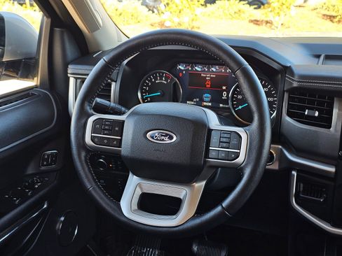 Used 2024 Ford Expedition XLT image 19