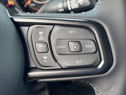 Used 2025 Jeep Gladiator Sport AWD/4WD image 13
