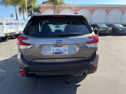 Used 2023 Subaru Forester Premium image 7