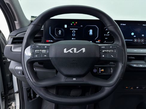 Used 2024 Kia EV9 Light Long Range image 3