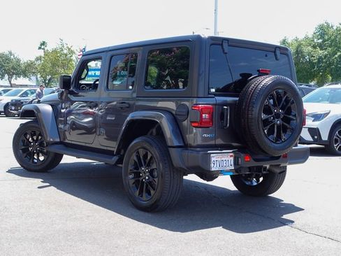 Used 2023 Jeep Wrangler Unlimited Sahara w/ Dual Top Group AWD/4WD image 9