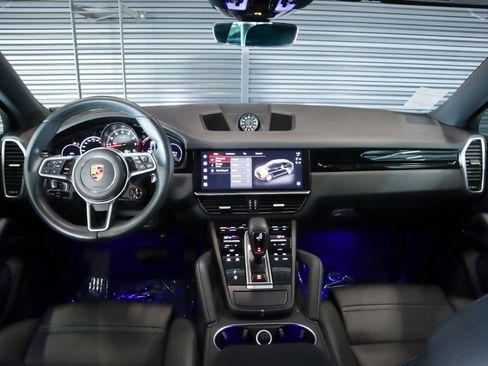 Used 2022 Porsche Cayenne Coupe image 12