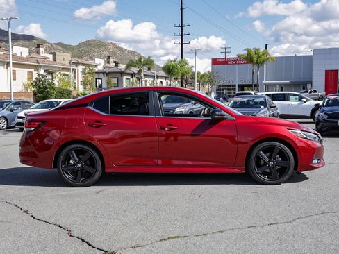 Used 2023 Nissan Sentra SR w/ SR Premium Package image 3