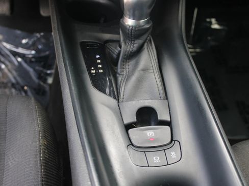 Used 2018 Toyota C-HR XLE FWD image 13