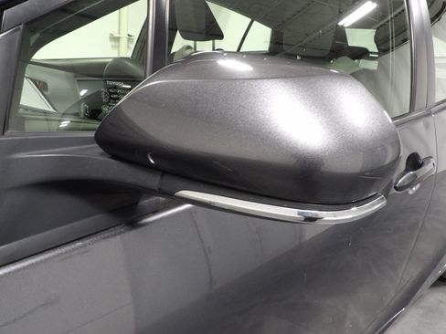 Used 2022 Toyota Prius LE image 7