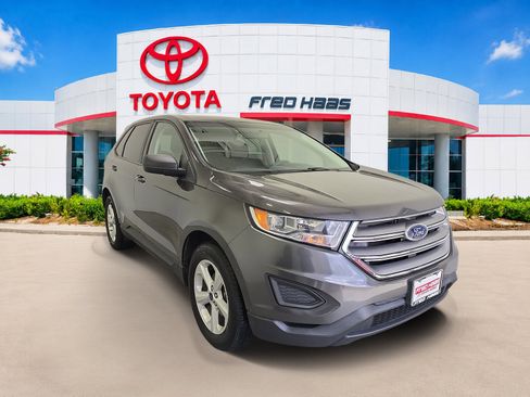 Used 2018 Ford Edge SE FWD image 2