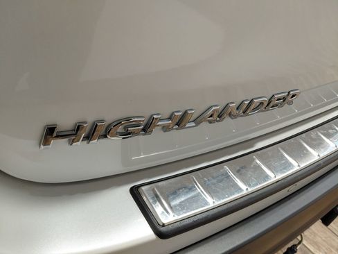 Used 2019 Toyota Highlander Limited image 34