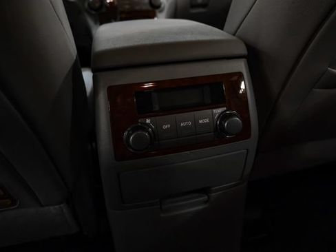 Used 2013 Toyota Highlander Limited FWD image 38