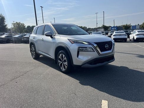 Used 2023 Nissan Rogue SV w/ SV Premium B Package FWD image 2