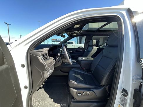 Used 2023 GMC Yukon Denali w/ Denali Reserve Package image 7