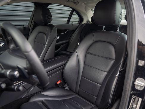 Used 2017 Mercedes-Benz C 300 4MATIC Sedan image 5
