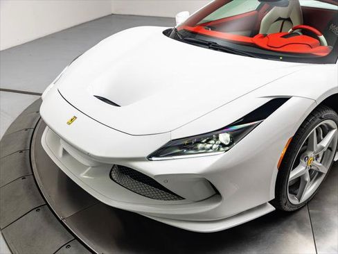 Used 2022 Ferrari F8 Tributo RWD image 17