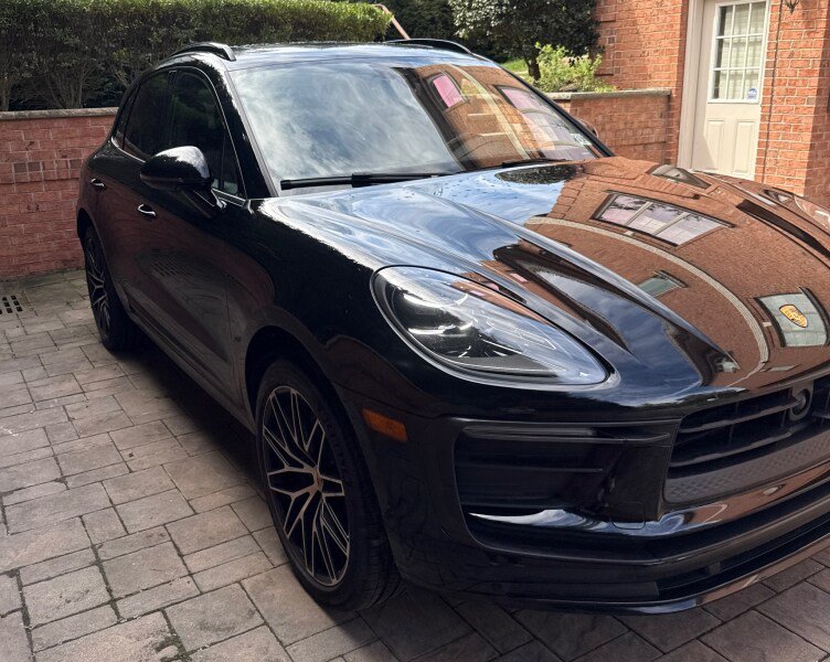 Certified 2023 Porsche Macan AWD/4WD image 2
