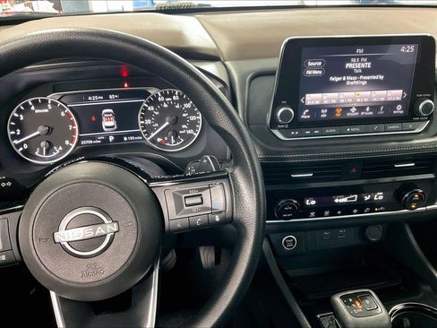 Used 2023 Nissan Rogue SV AWD/4WD image 19