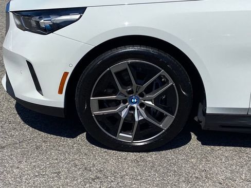 Used 2025 BMW i5 xDrive40 w/ Premium Package AWD/4WD image 12
