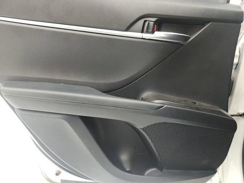Used 2021 Toyota Camry SE FWD image 9