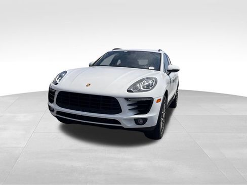 Used 2018 Porsche Macan w/ Premium Package Plus AWD/4WD image 10