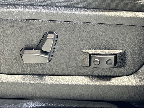 Certified 2025 RAM 2500 Big Horn AWD/4WD image 17