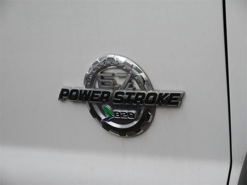 Used 2016 Ford F550 4x4 Crew Cab Super Duty image 5