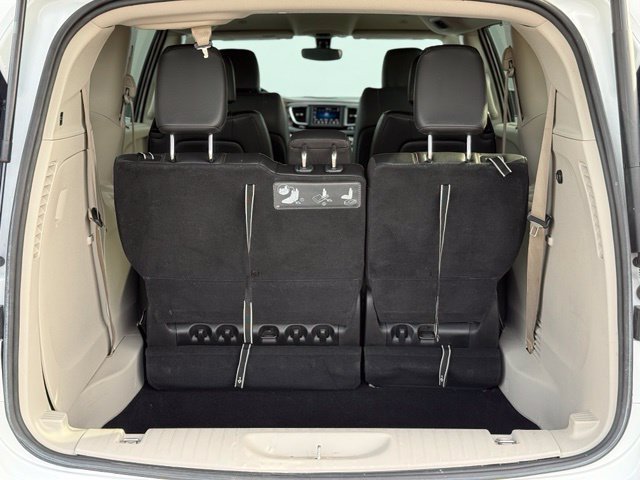 Used 2019 Chrysler Pacifica Touring-L FWD image 40