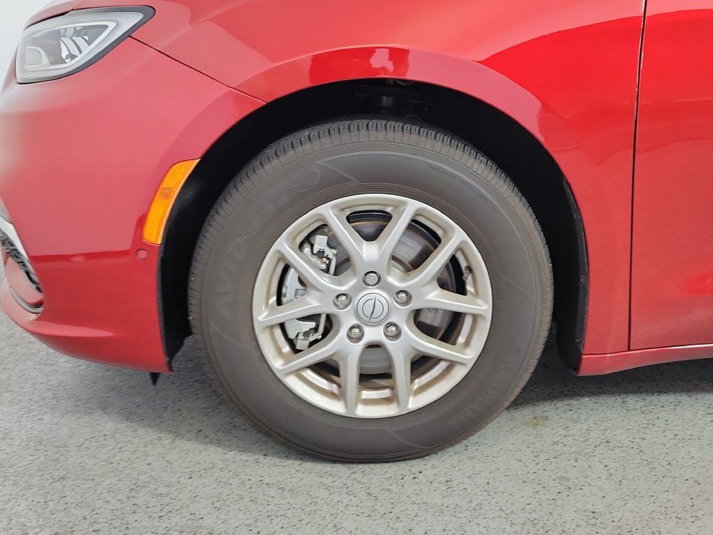 Used 2026 Chrysler Pacifica Select FWD image 9