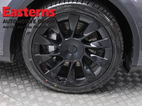 Used 2022 Tesla Model Y Long Range AWD/4WD image 25